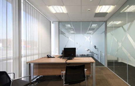 Screen kangast püstlamellkardinad